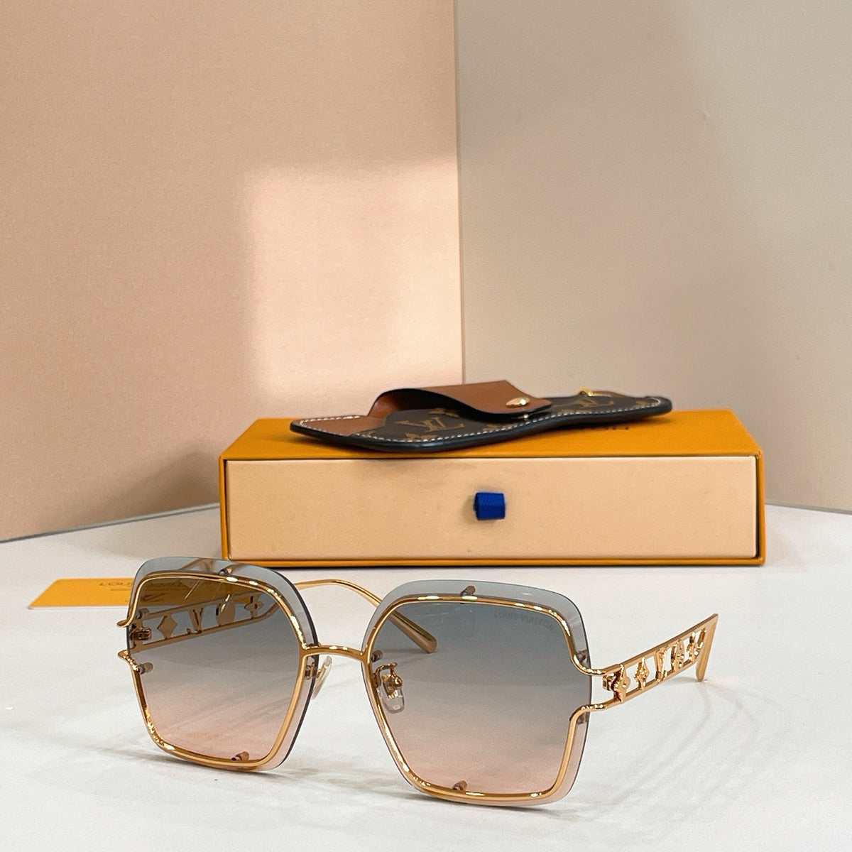 Mehrfarbige Sonnenbrille