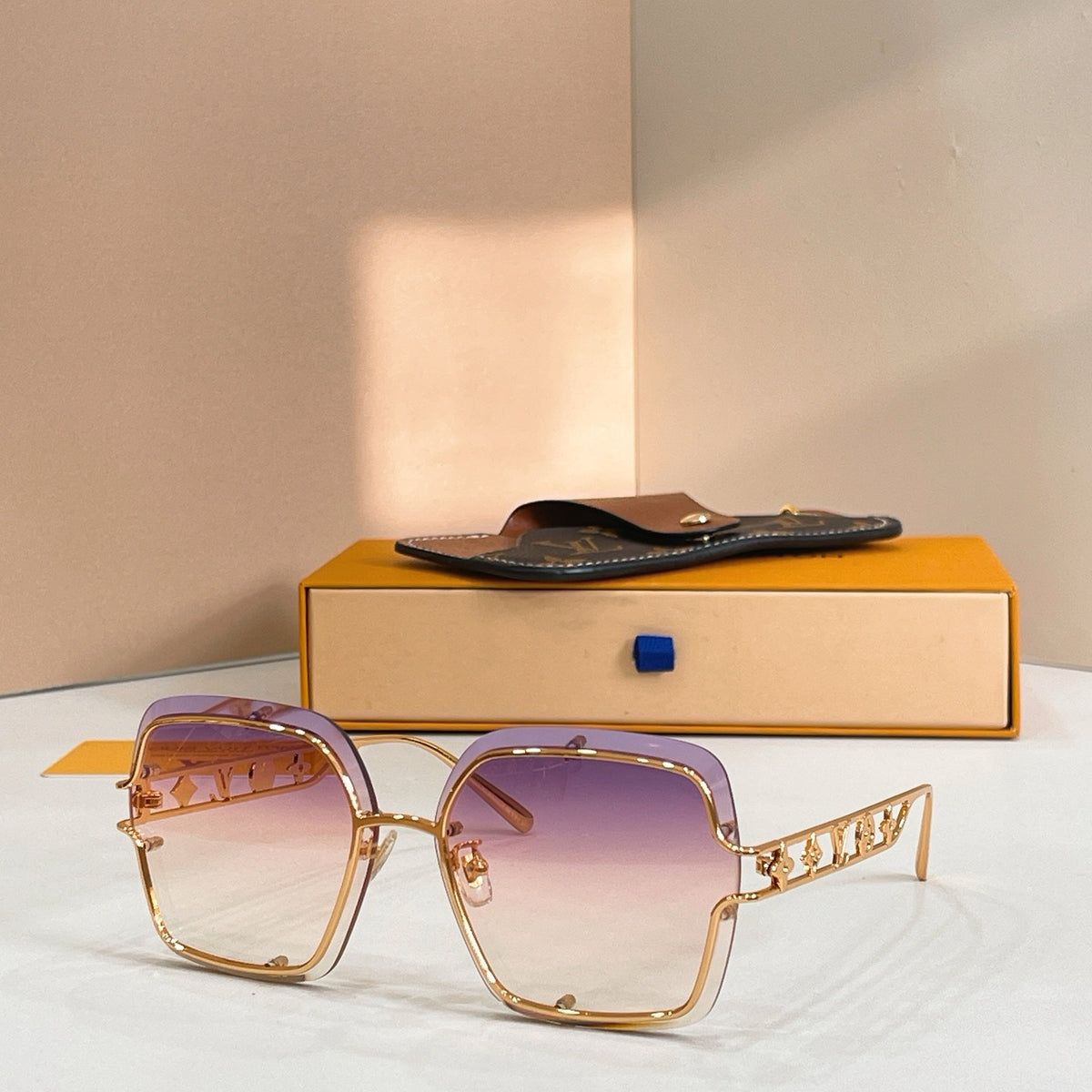 Mehrfarbige Sonnenbrille