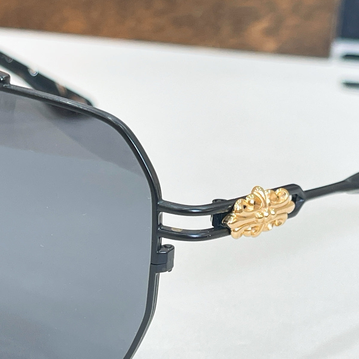 Mehrfarbige Sonnenbrille