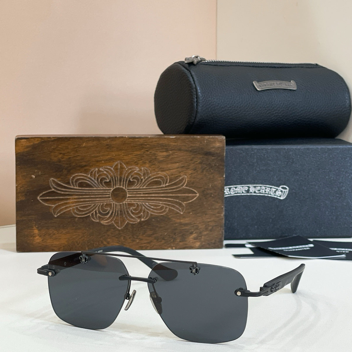 Mehrfarbige Sonnenbrille