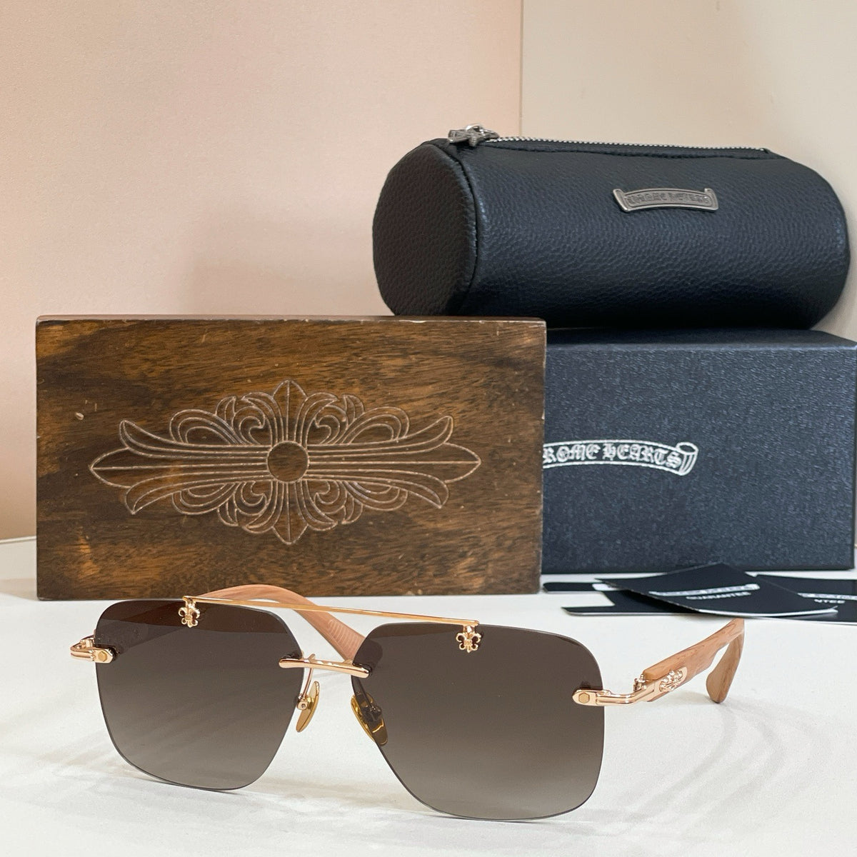 Mehrfarbige Sonnenbrille