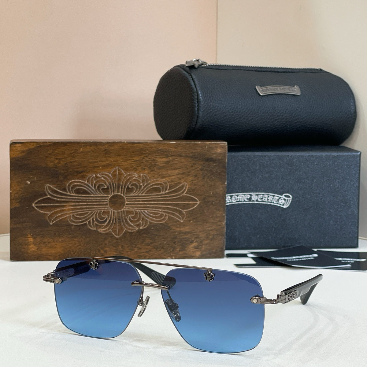 Mehrfarbige Sonnenbrille