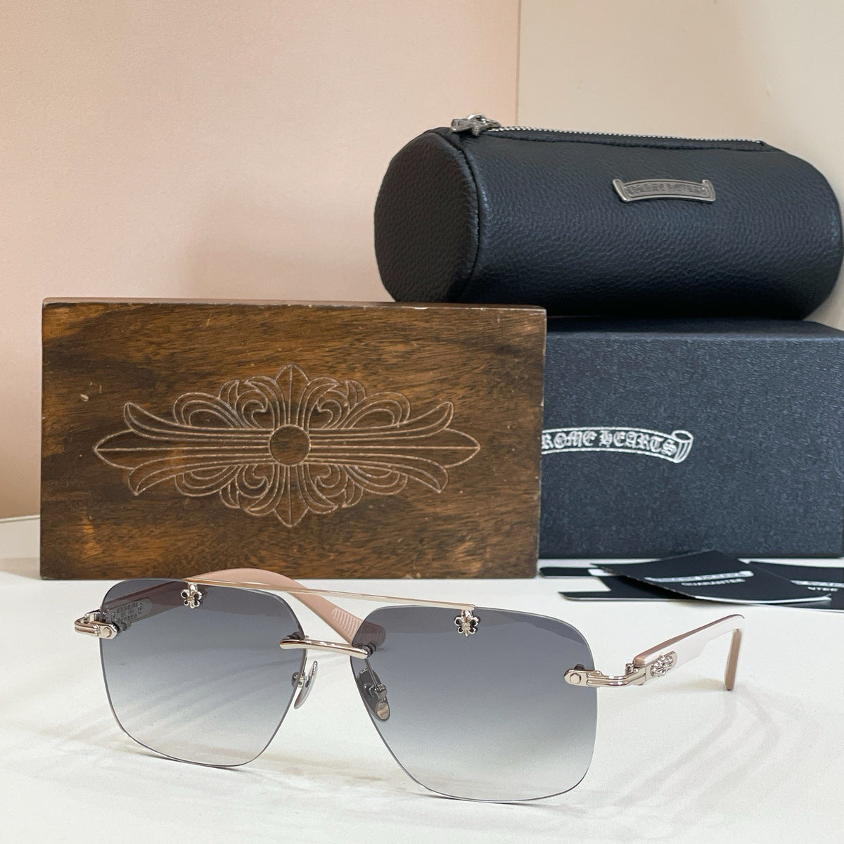 Mehrfarbige Sonnenbrille