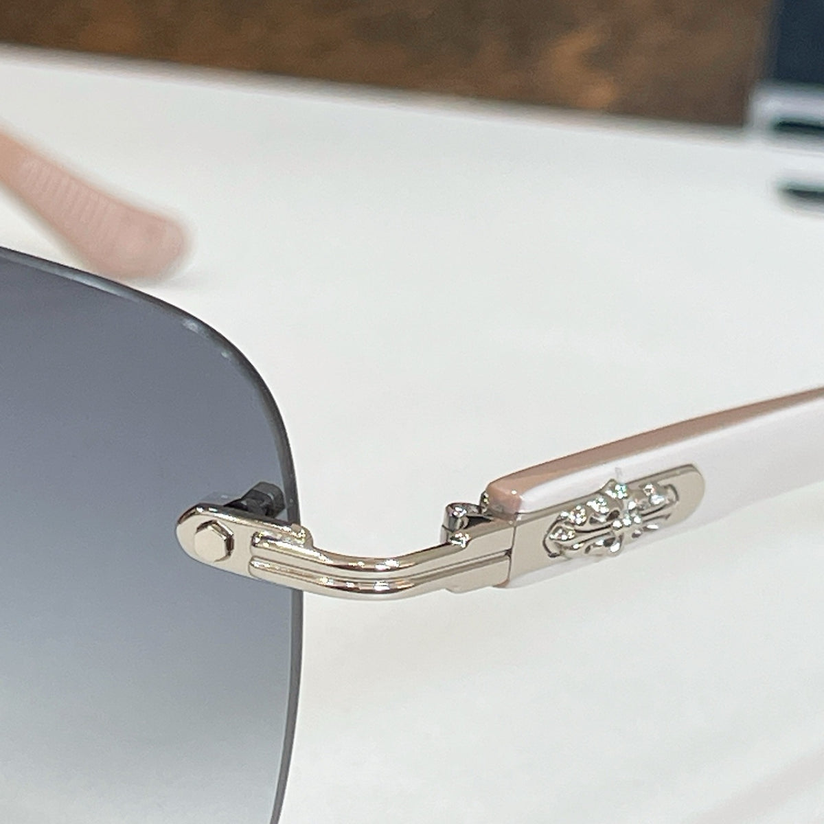 Mehrfarbige Sonnenbrille