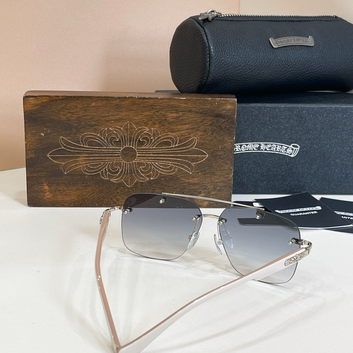 Mehrfarbige Sonnenbrille