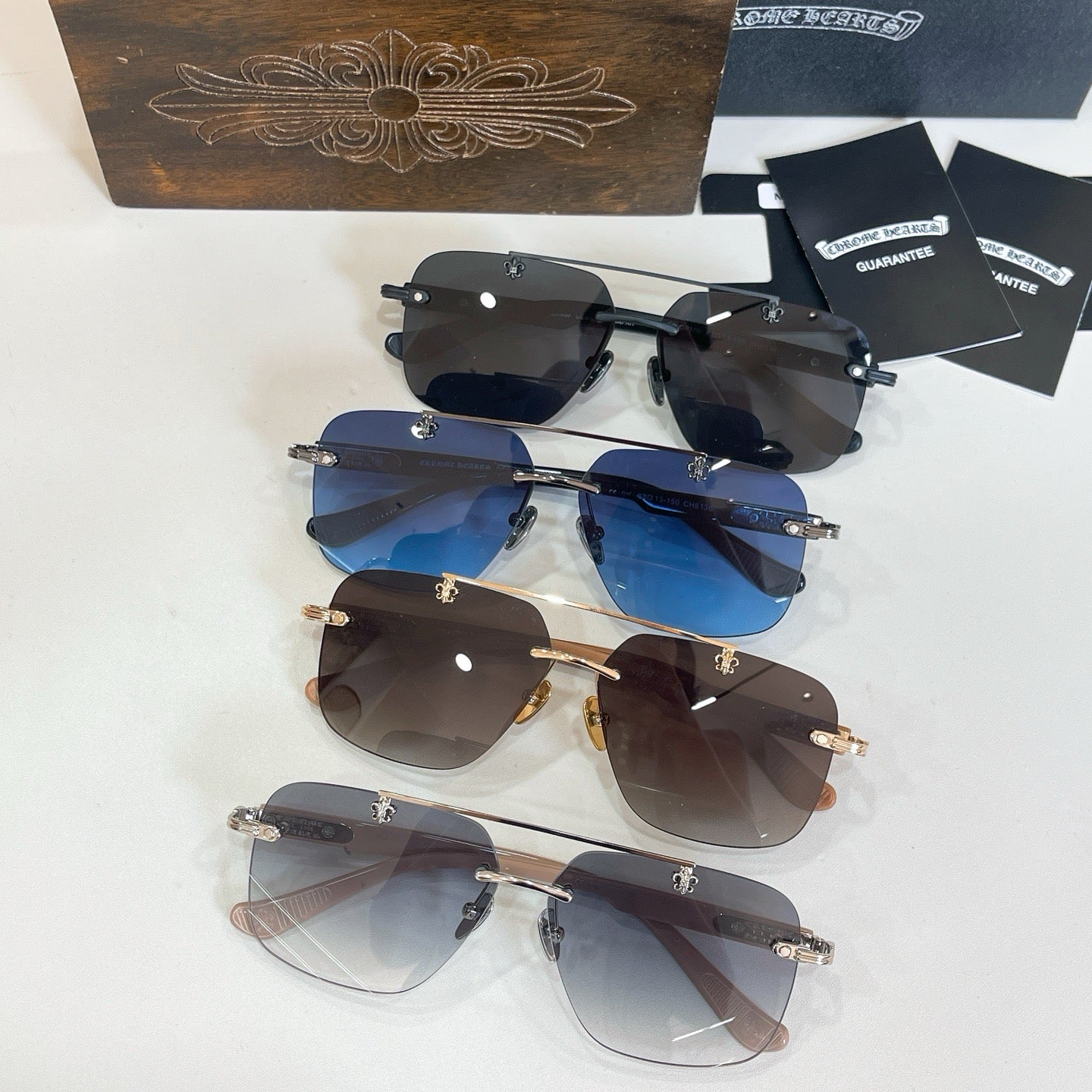 Mehrfarbige Sonnenbrille