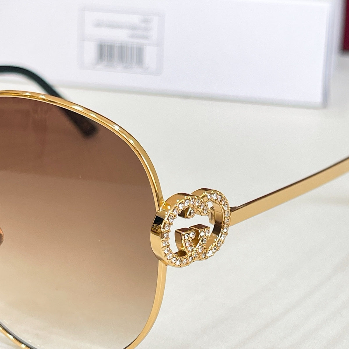 Mehrfarbige Sonnenbrille