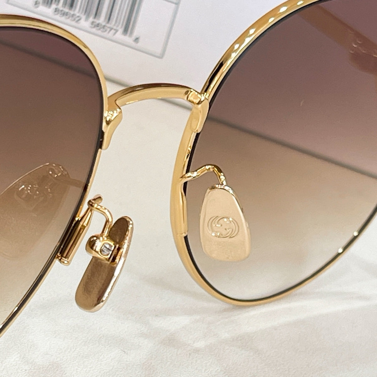 Mehrfarbige Sonnenbrille