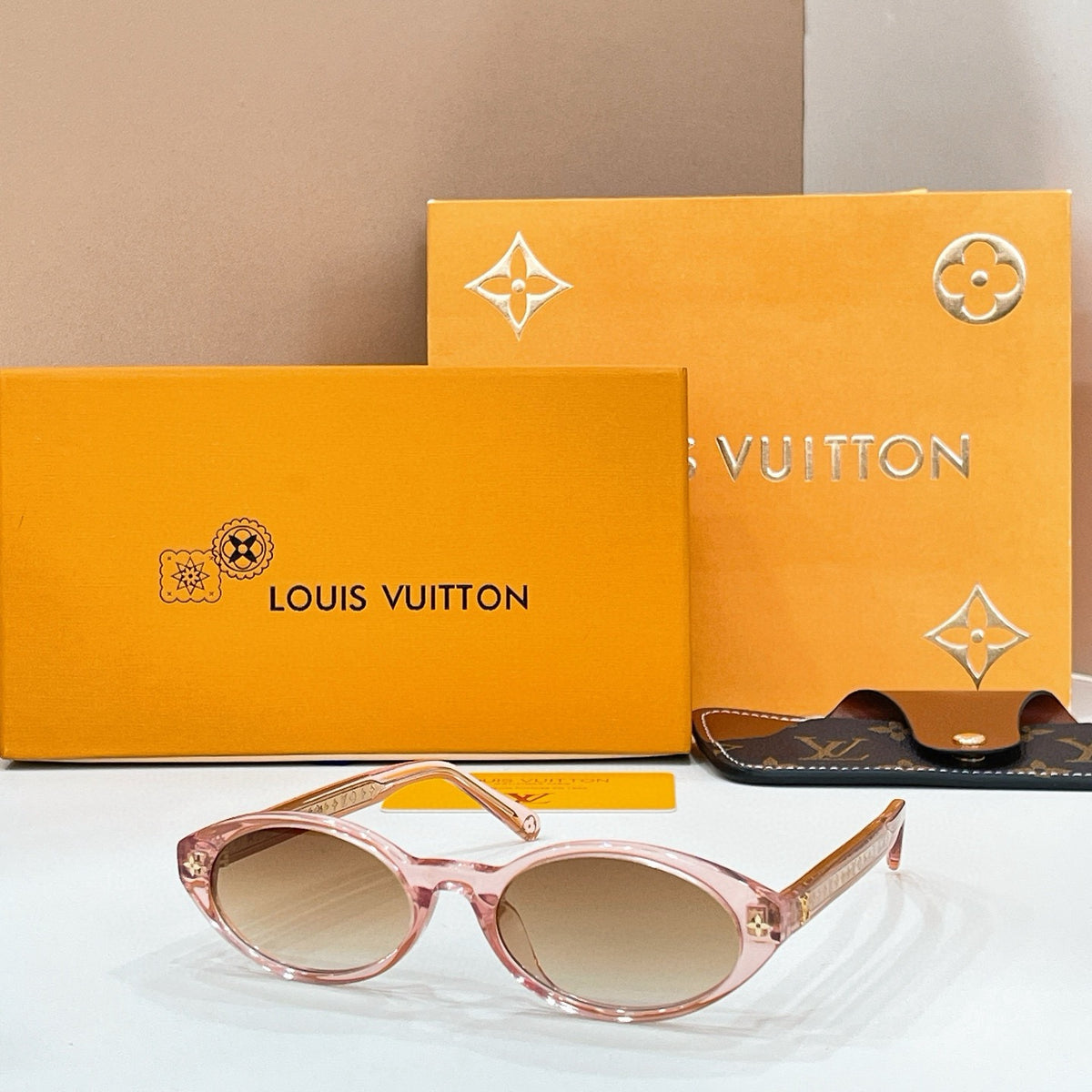Mehrfarbige Sonnenbrille