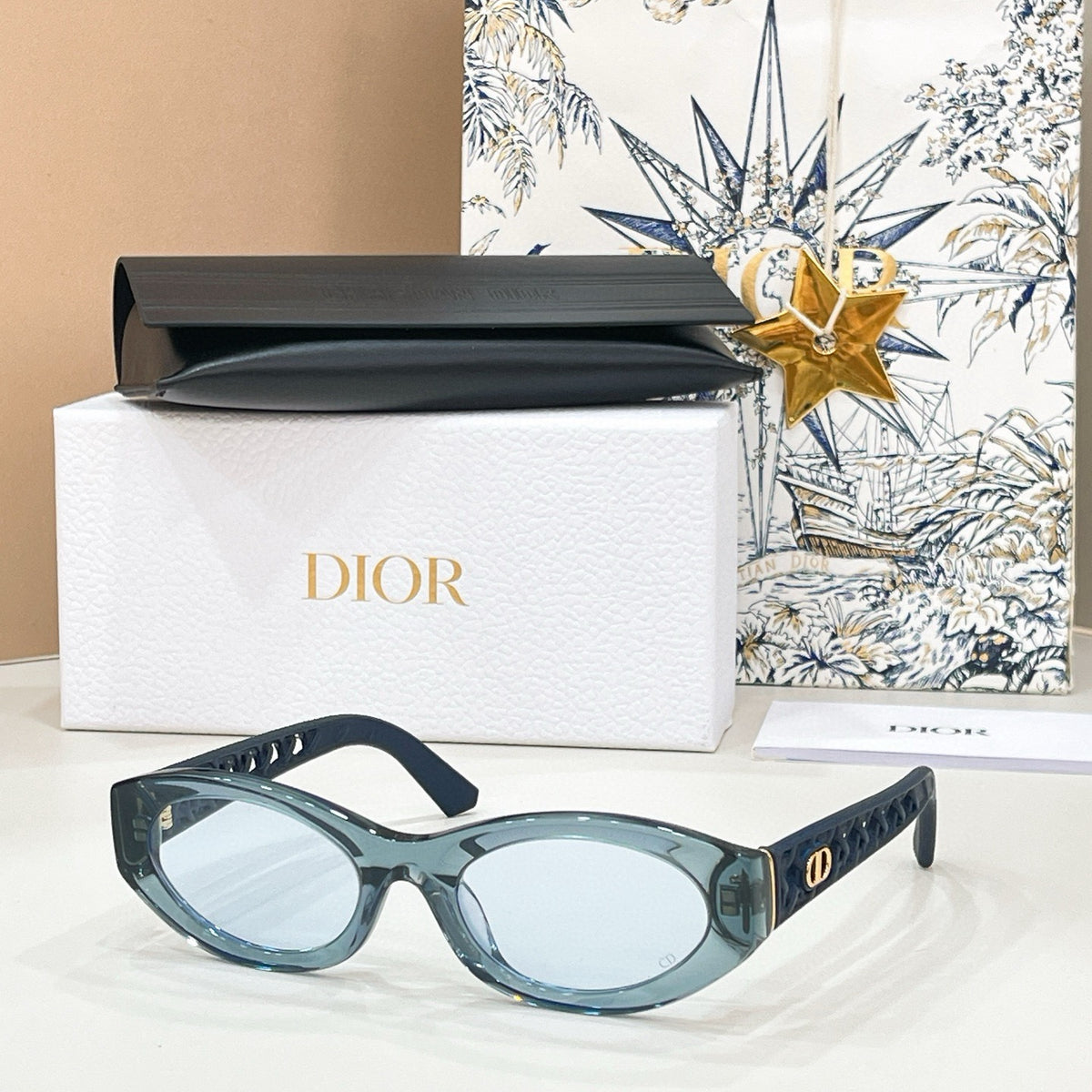 Mehrfarbige Sonnenbrille
