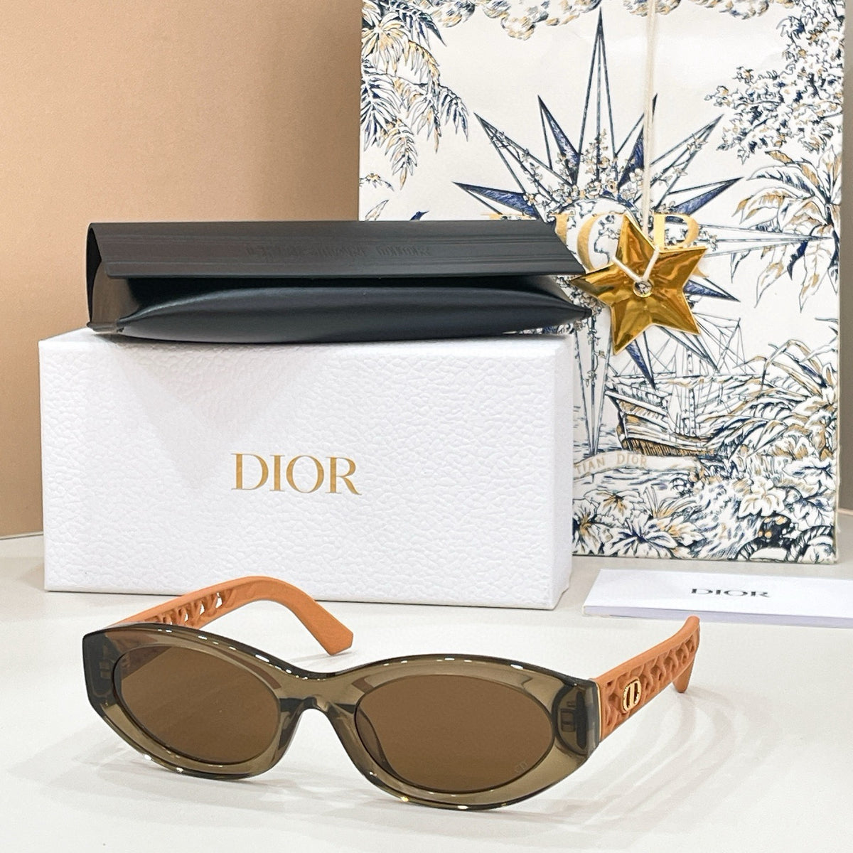 Mehrfarbige Sonnenbrille