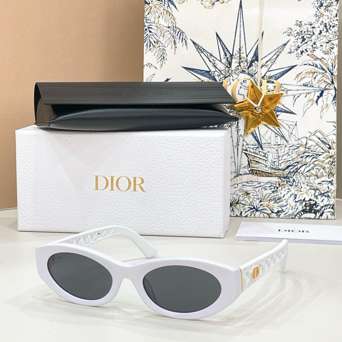 Mehrfarbige Sonnenbrille