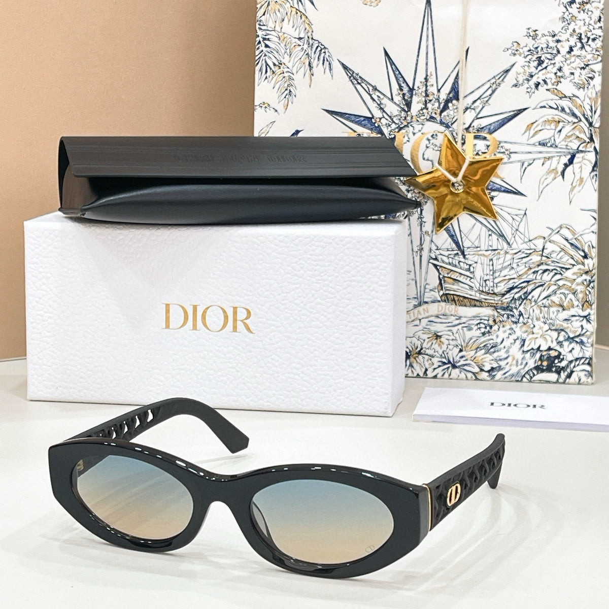 Mehrfarbige Sonnenbrille