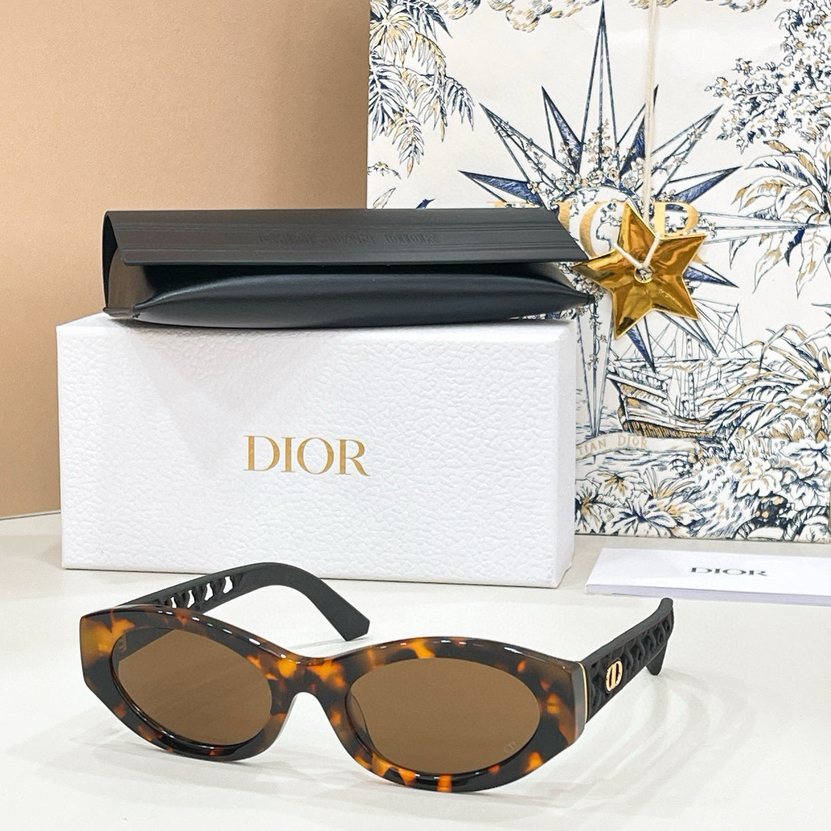 Mehrfarbige Sonnenbrille