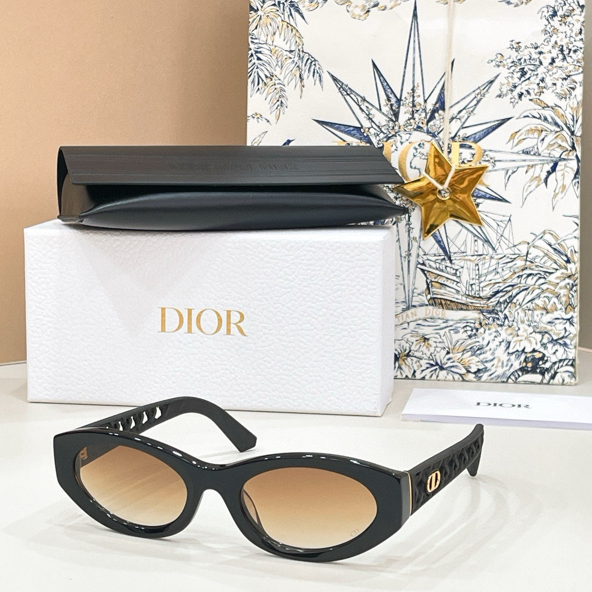 Mehrfarbige Sonnenbrille