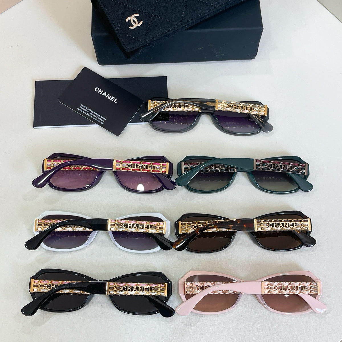Mehrfarbige Sonnenbrille