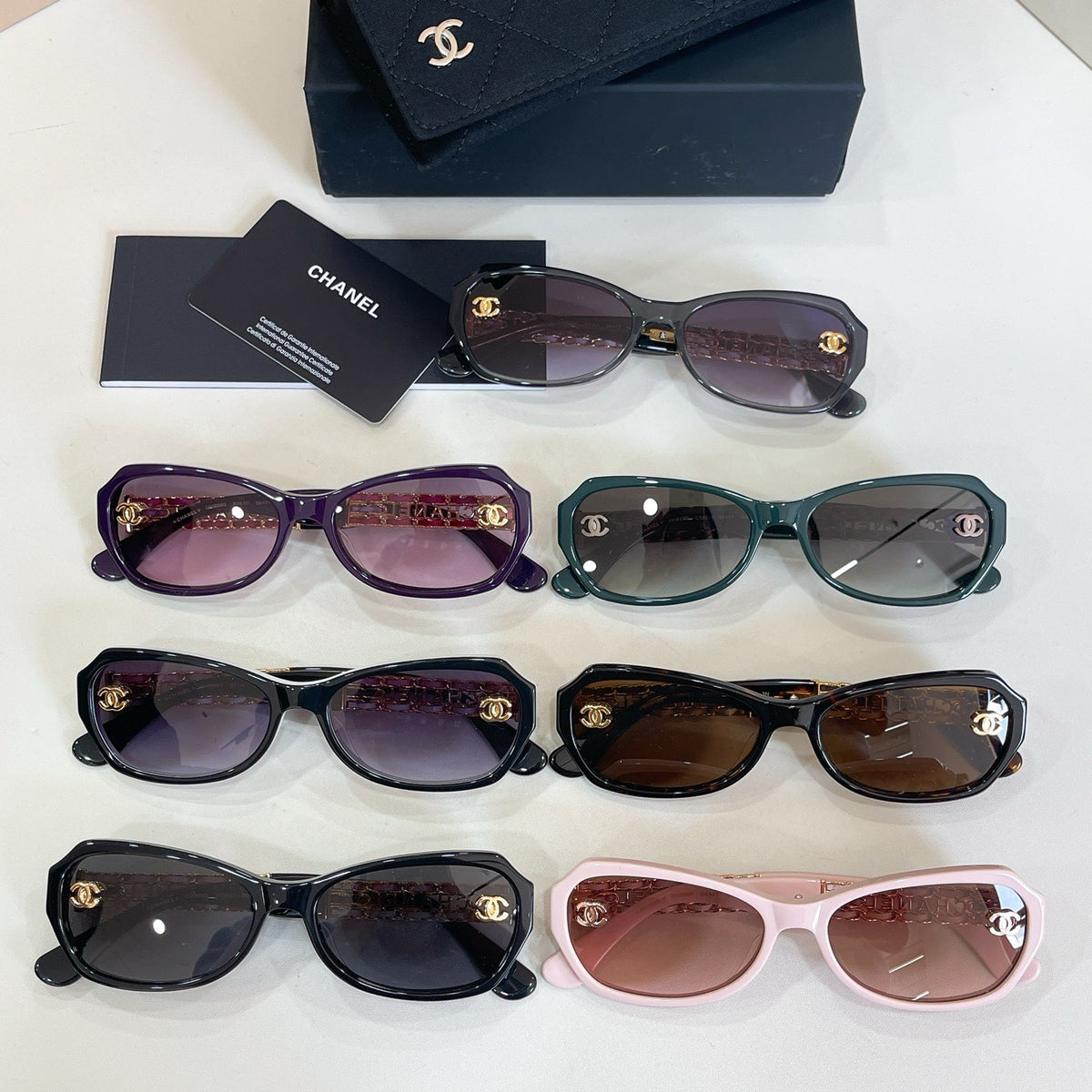 Mehrfarbige Sonnenbrille