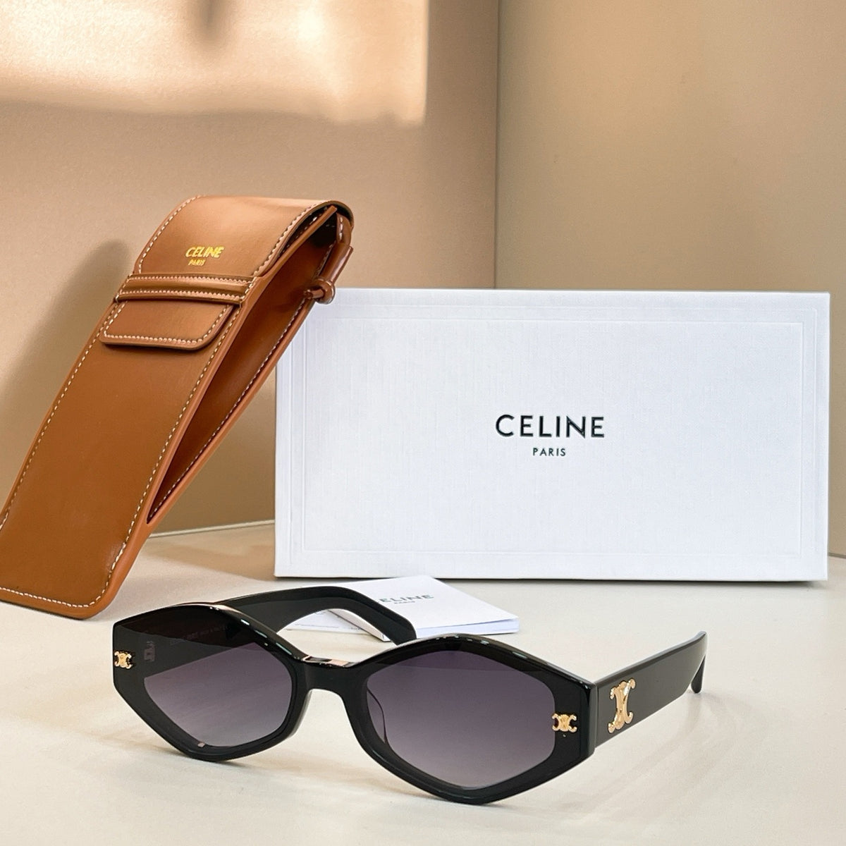 Mehrfarbige Sonnenbrille