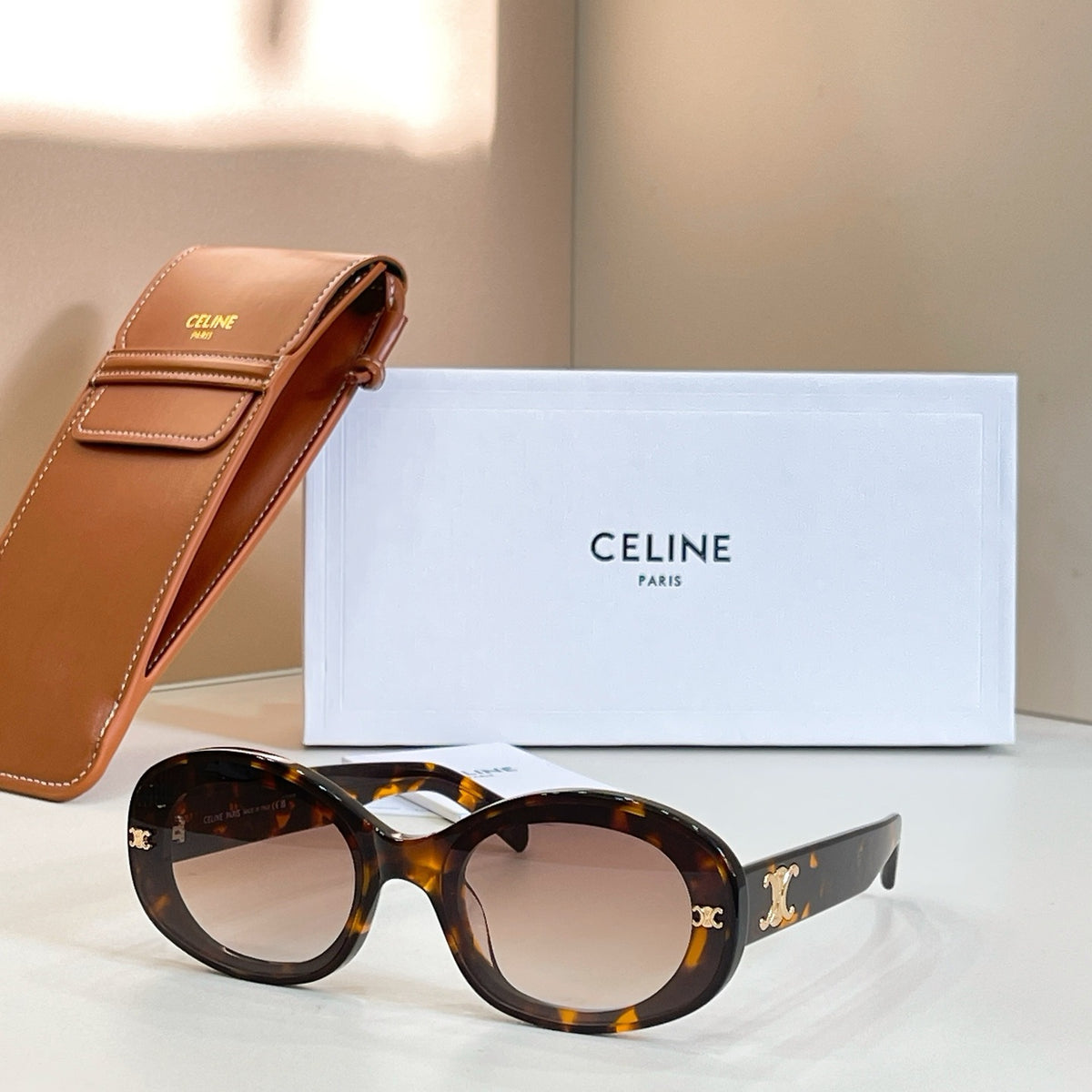 Mehrfarbige Sonnenbrille