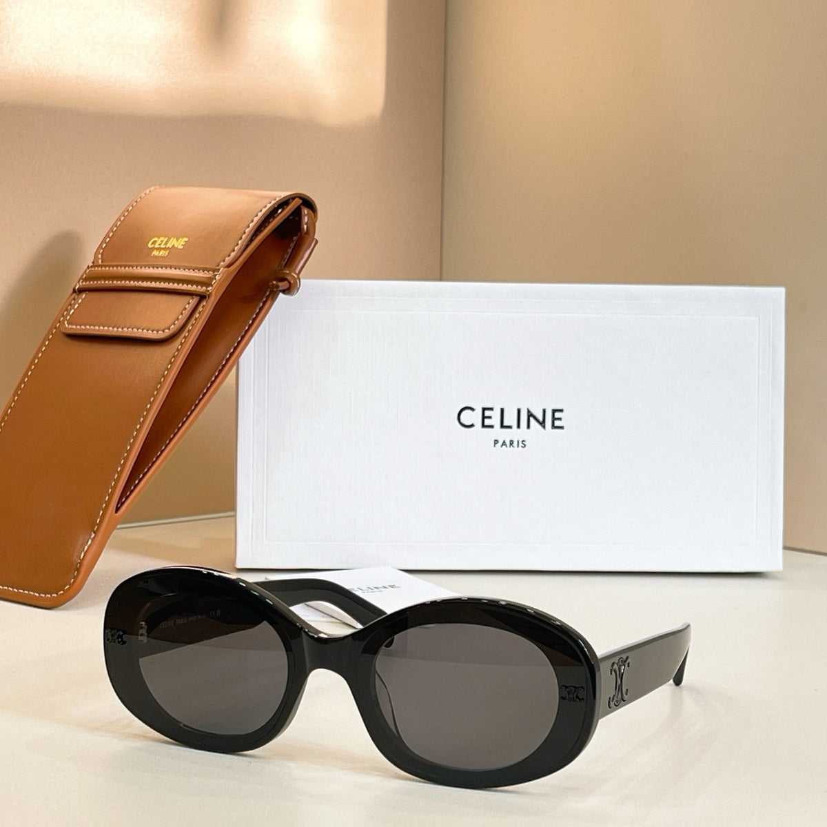Mehrfarbige Sonnenbrille