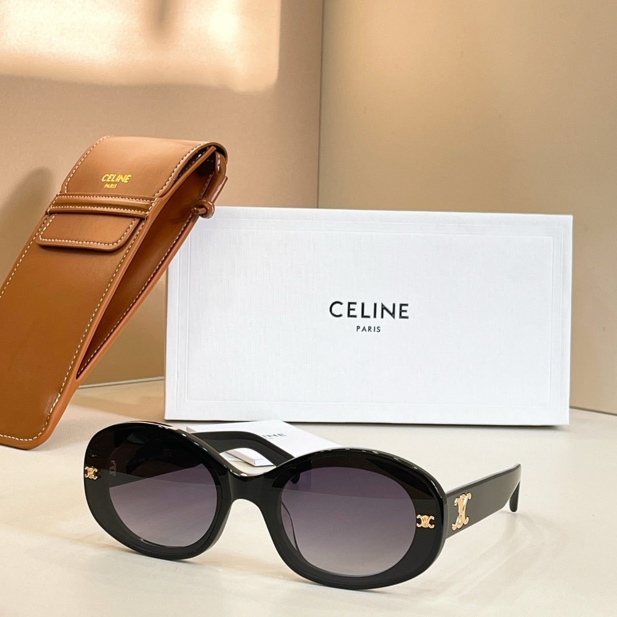 Mehrfarbige Sonnenbrille