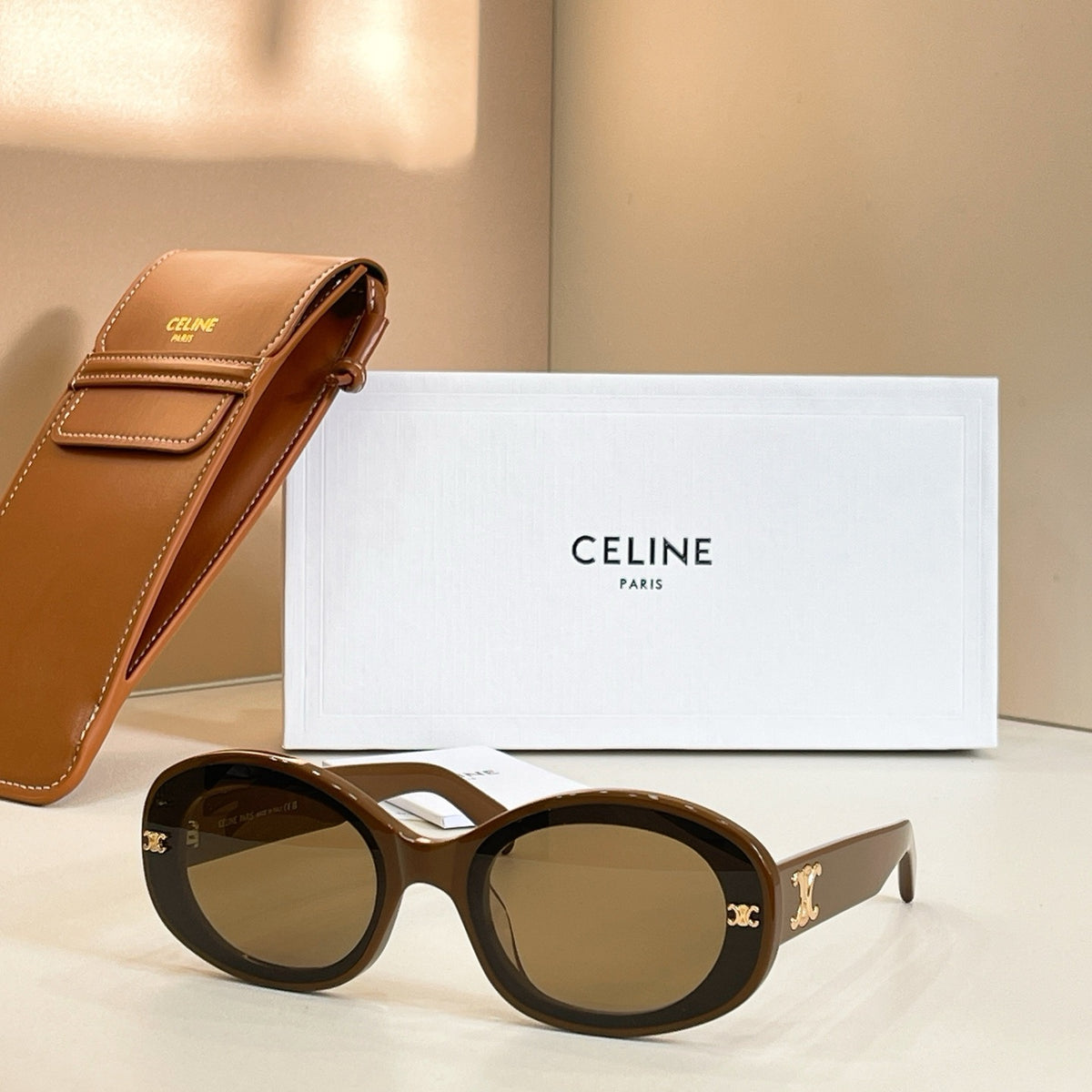 Mehrfarbige Sonnenbrille