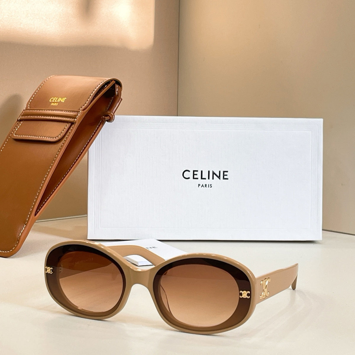 Mehrfarbige Sonnenbrille