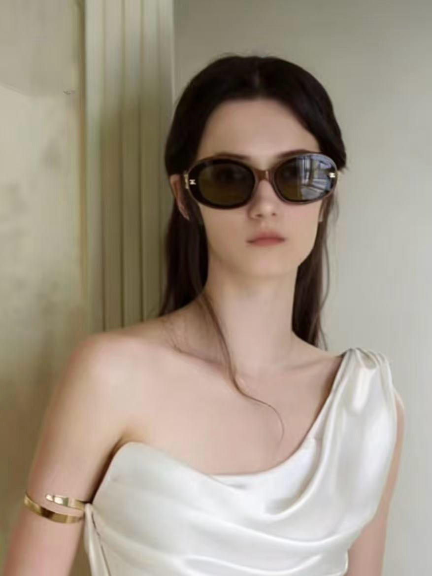 Mehrfarbige Sonnenbrille
