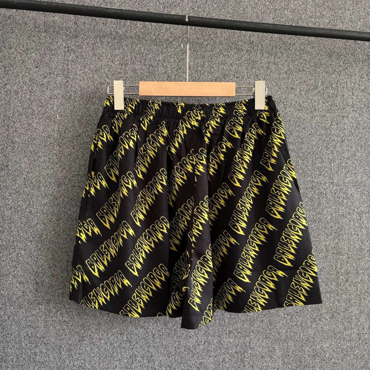 Black yellow Short