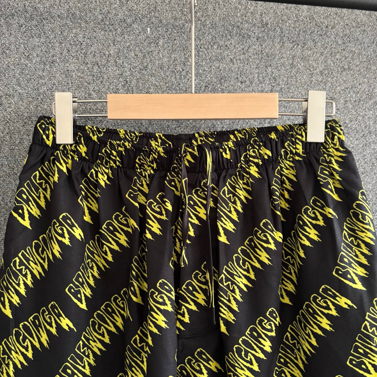 Black yellow Short