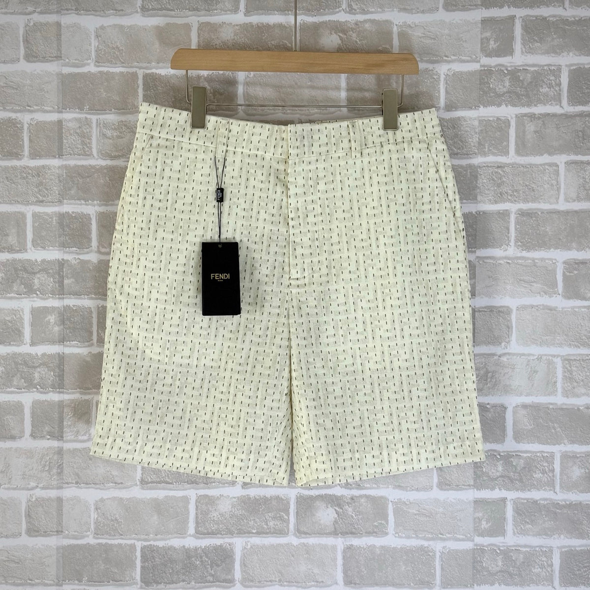Off-white Short