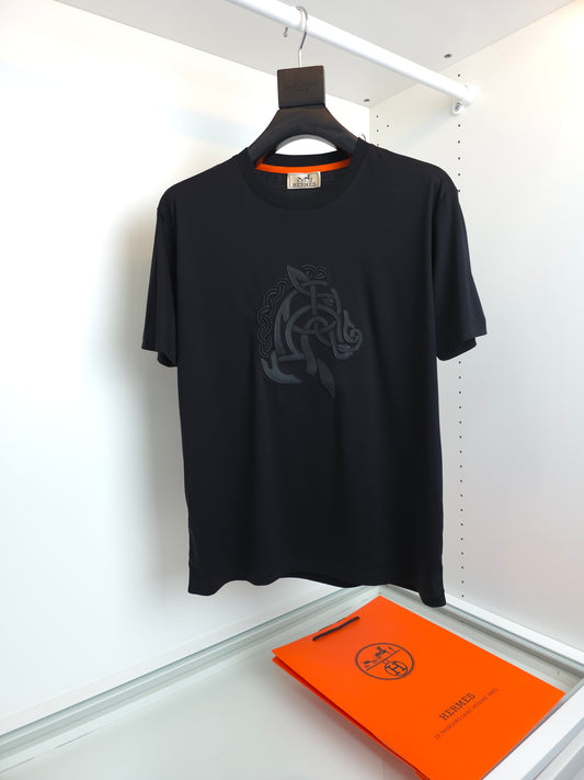 Black and White T-shirt - FashionHype.xyz