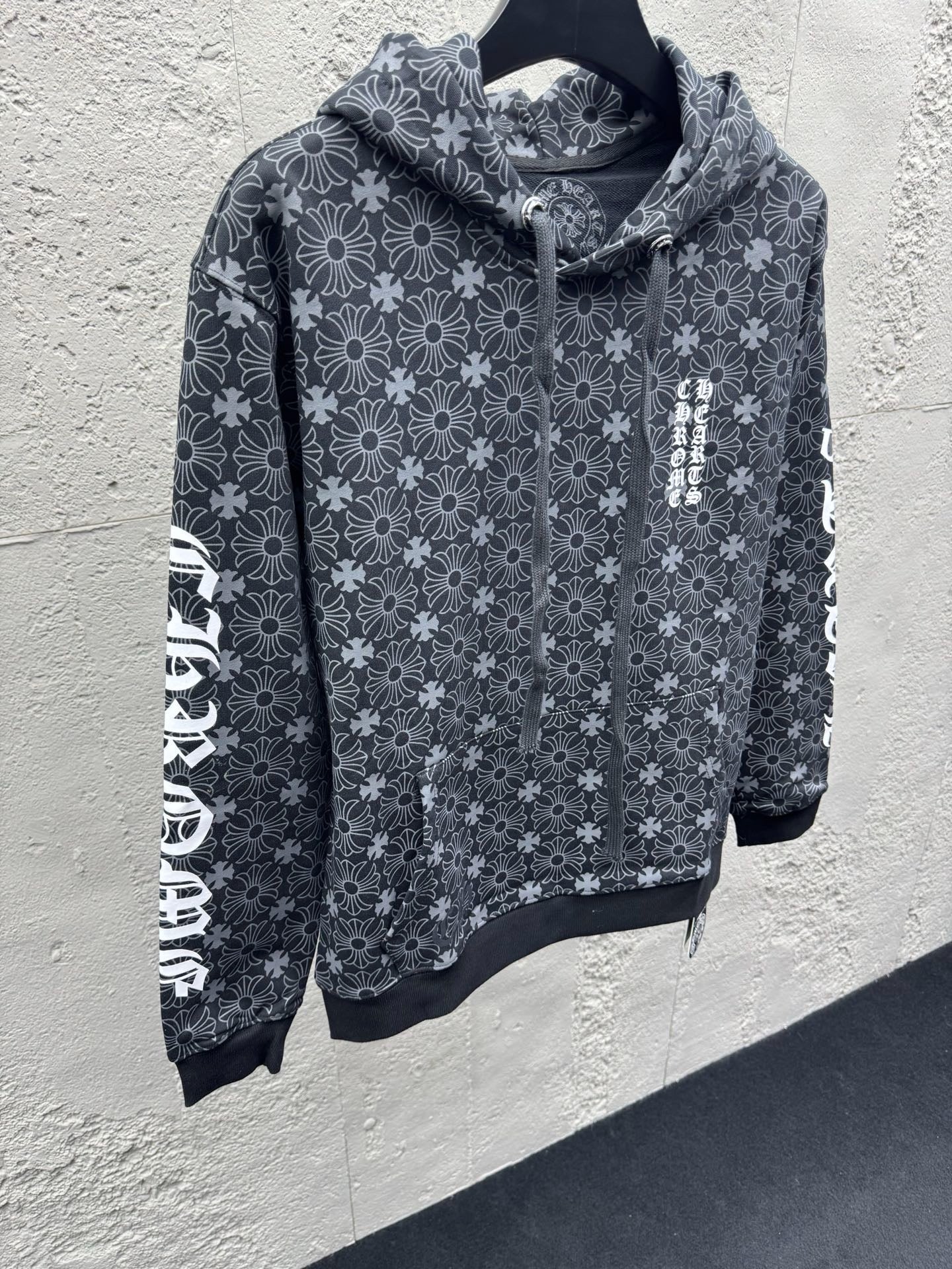 Black Hoodie - FashionHype.xyz