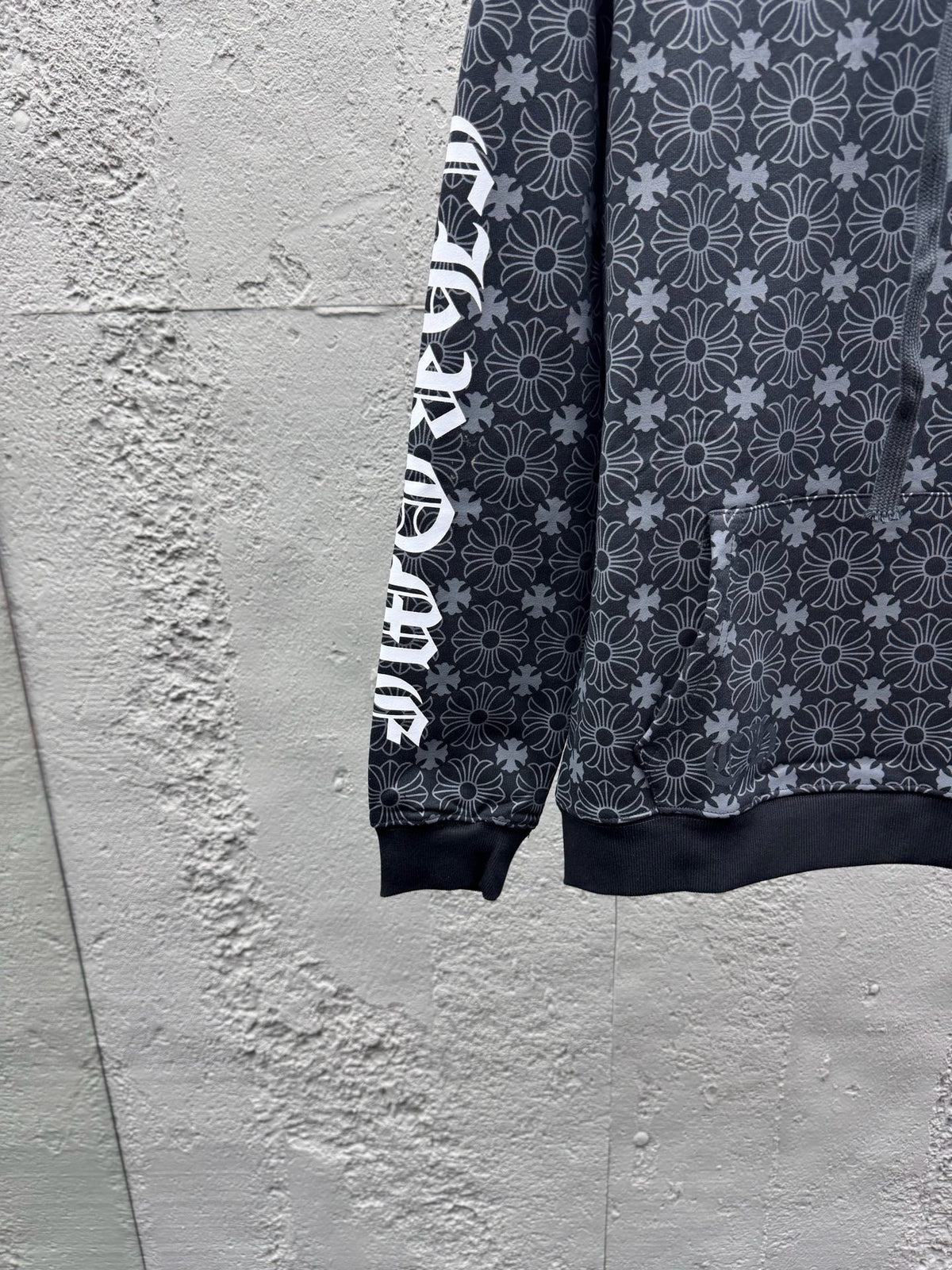 Black Hoodie - FashionHype.xyz