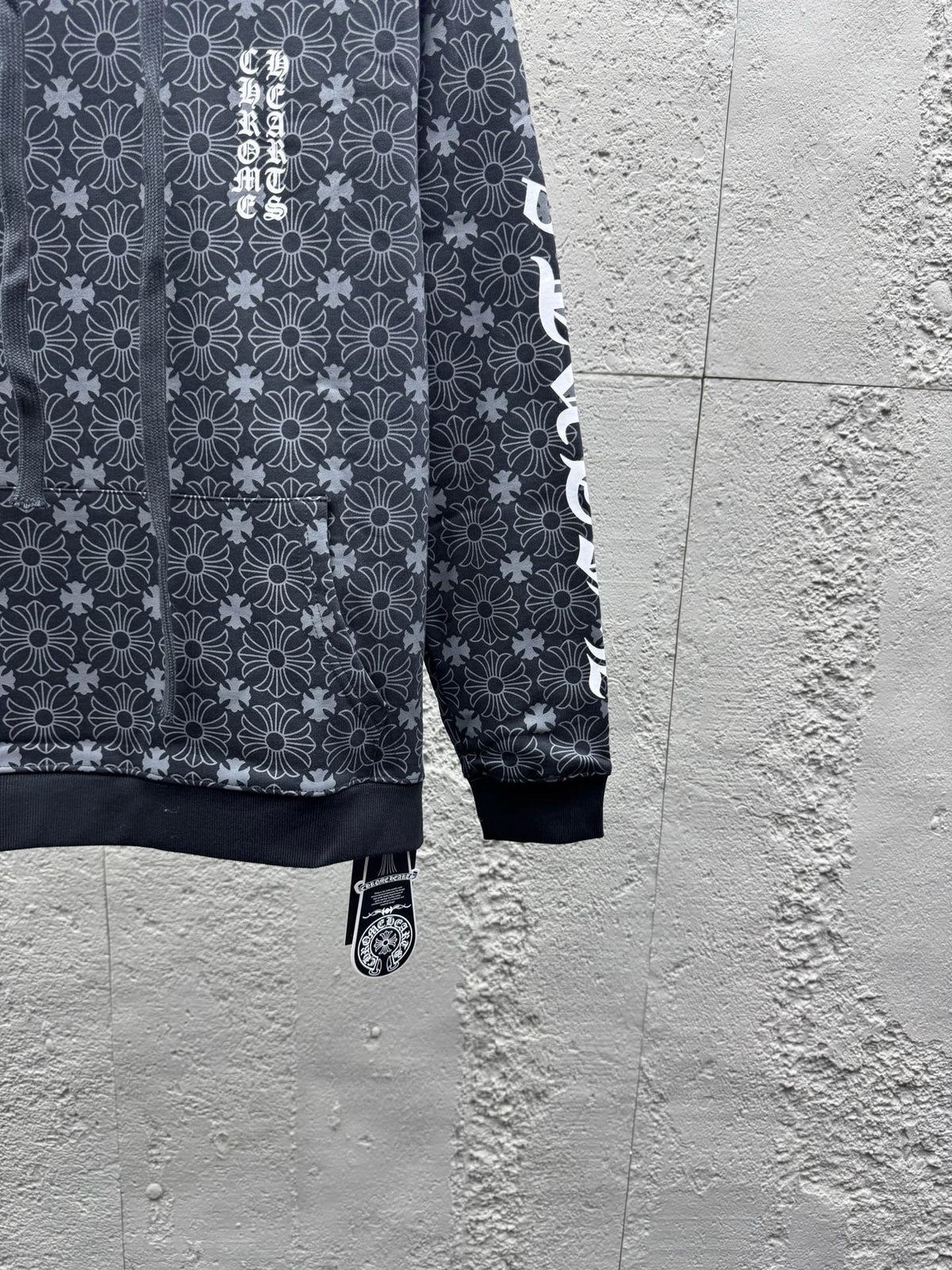 Black Hoodie - FashionHype.xyz