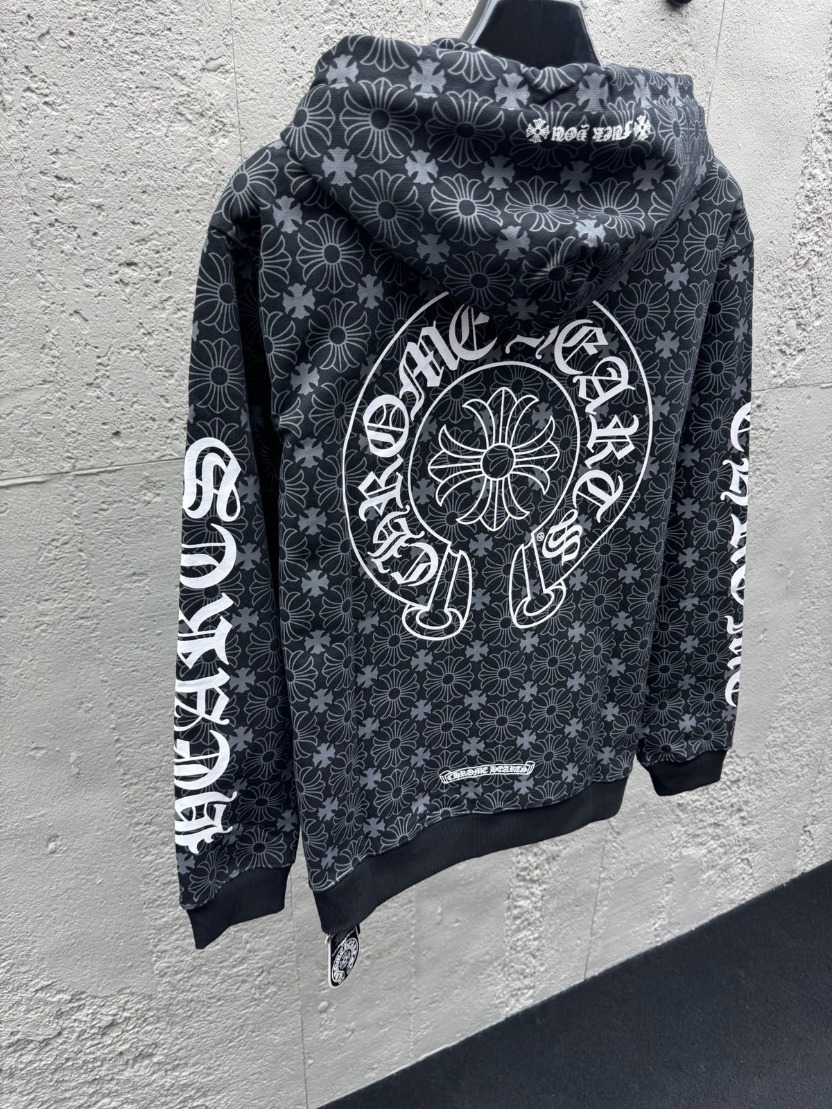 Black Hoodie - FashionHype.xyz
