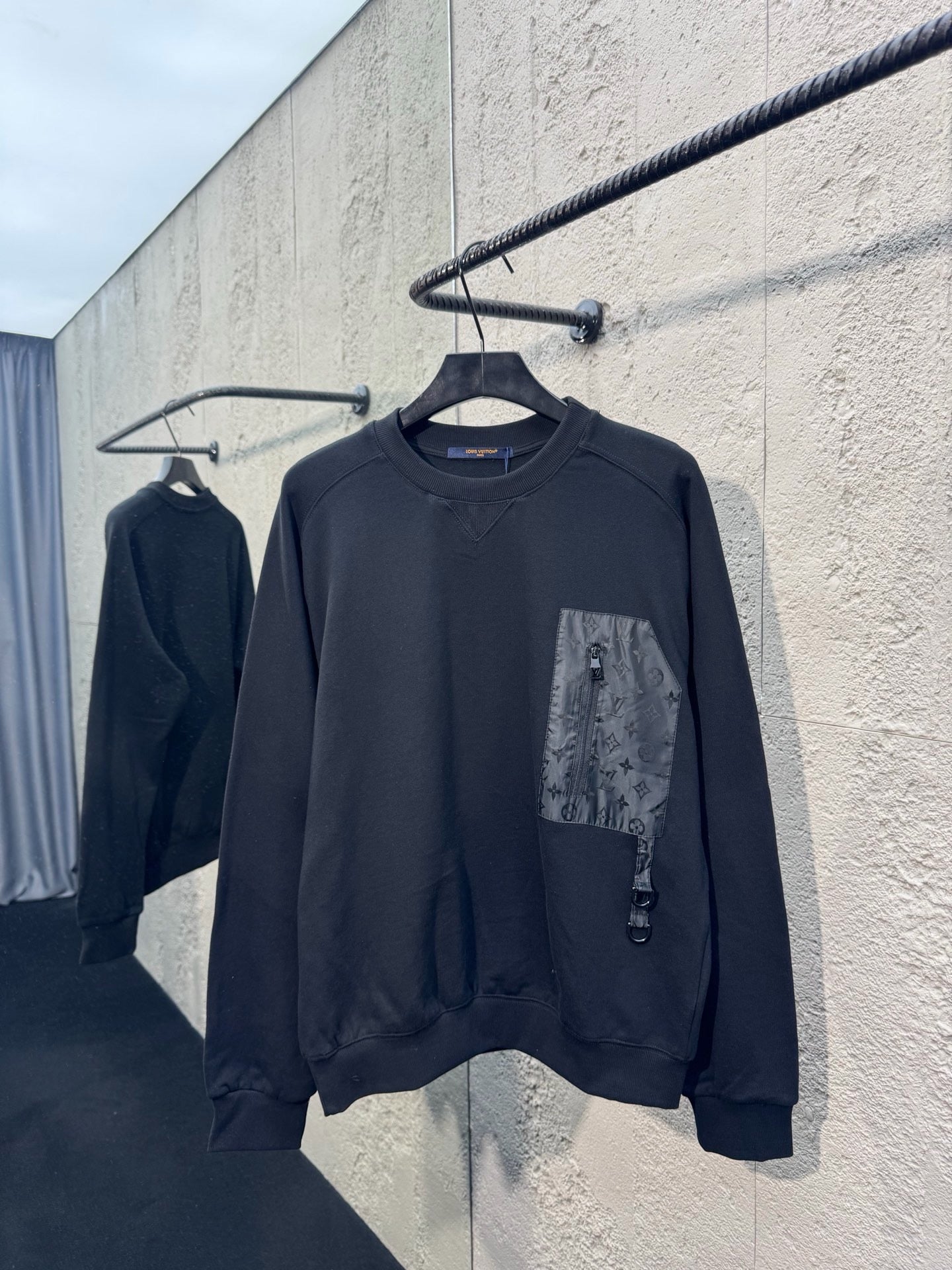 Black Sweatshirt - FashionHype.xyz
