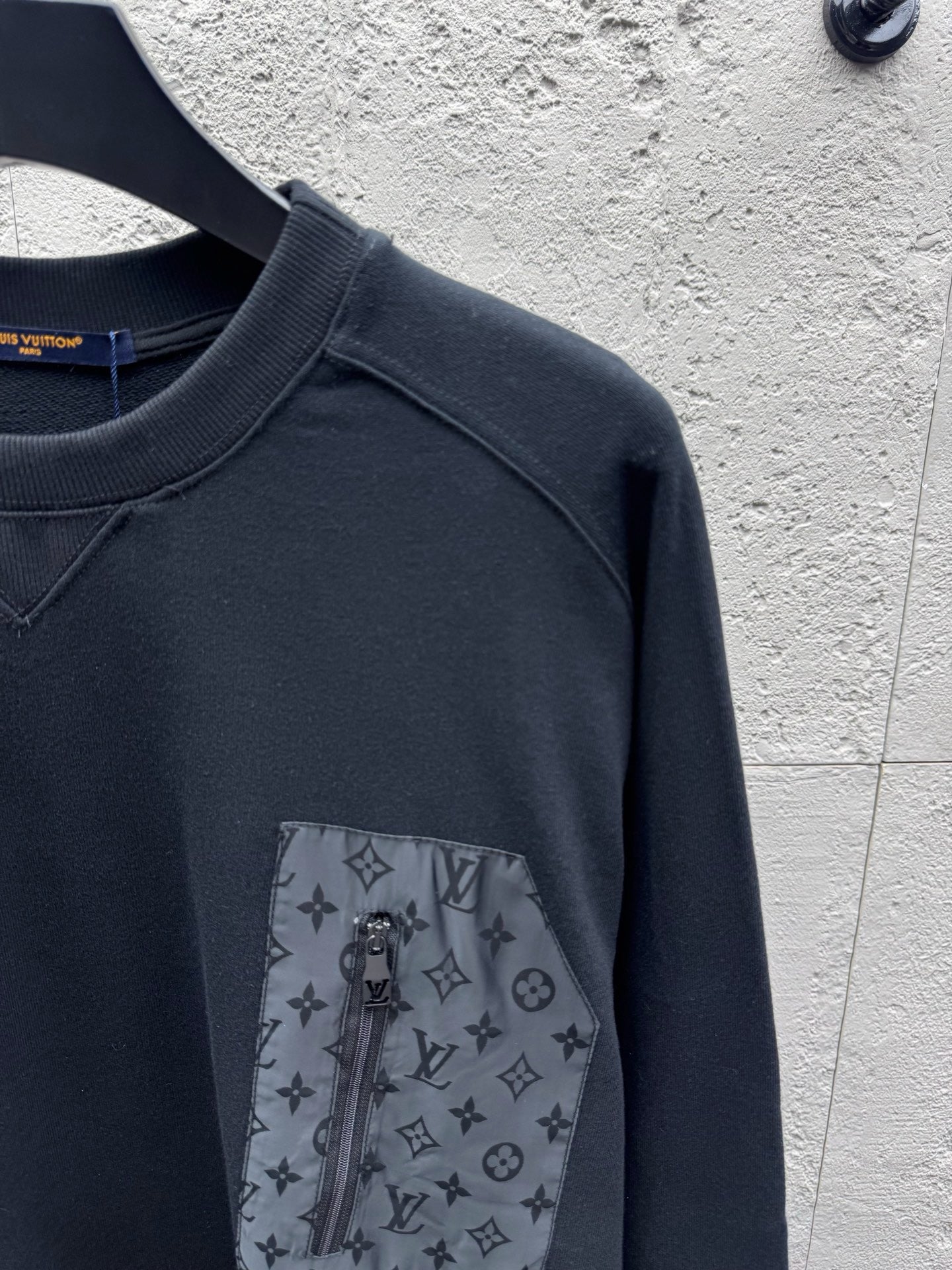 Black Sweatshirt - FashionHype.xyz