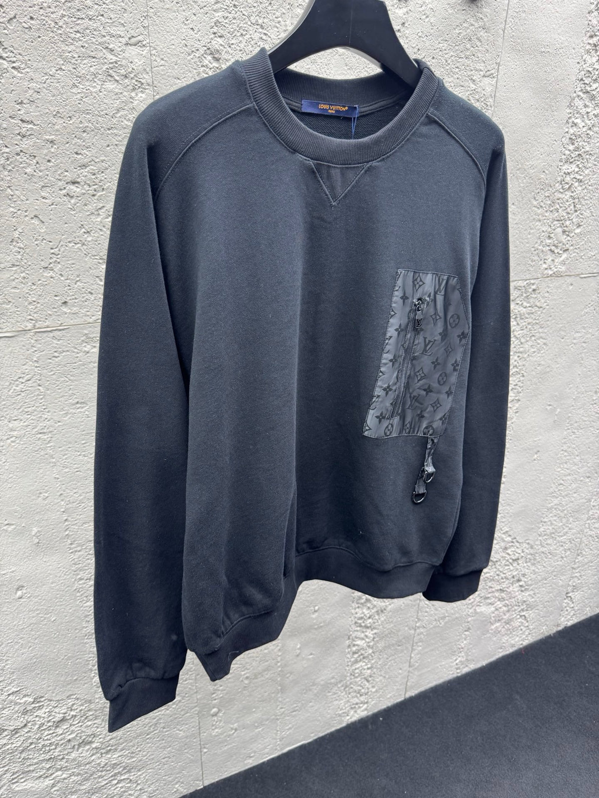 Black Sweatshirt - FashionHype.xyz