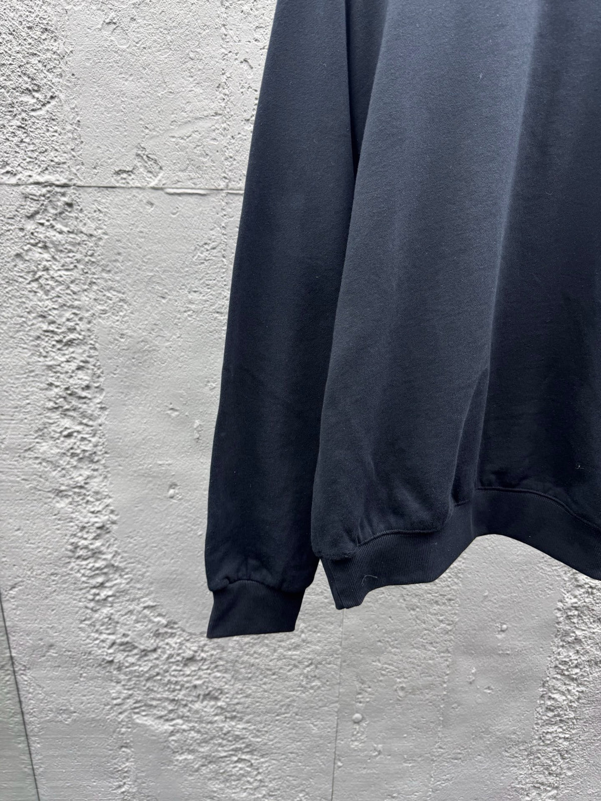 Black Sweatshirt - FashionHype.xyz