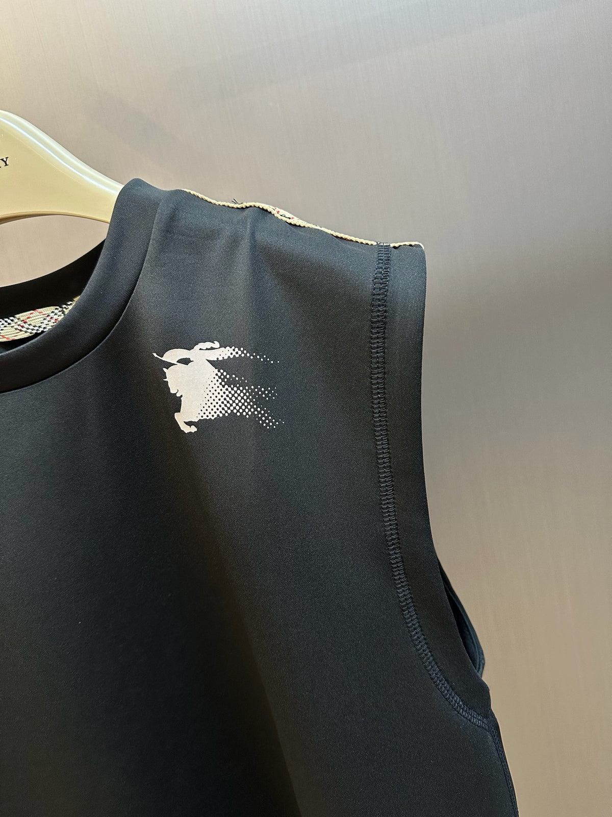 Black Vest - FashionHype.xyz