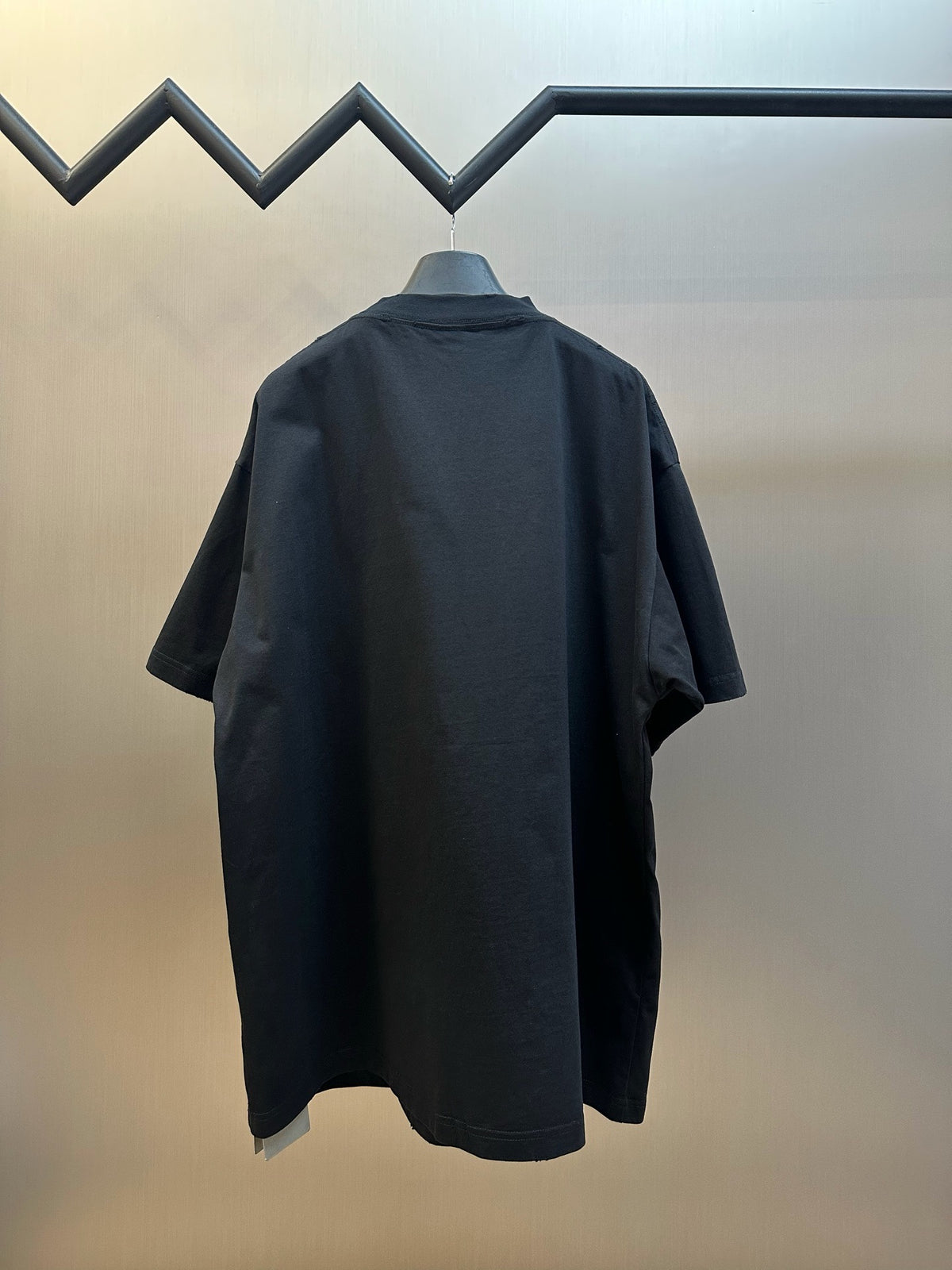 Black T-shirt - FashionHype.xyz