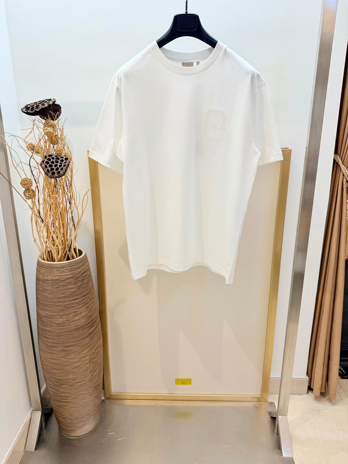 Black and White T-shirts - FashionHype.xyz