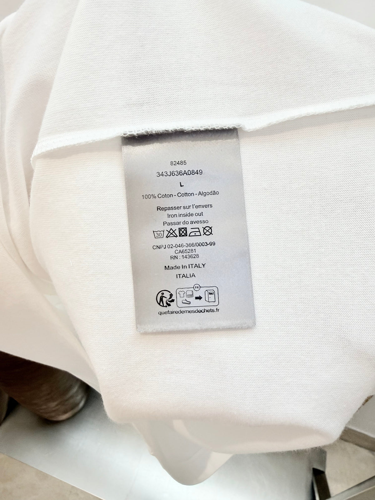 Black and White T-shirts - FashionHype.xyz