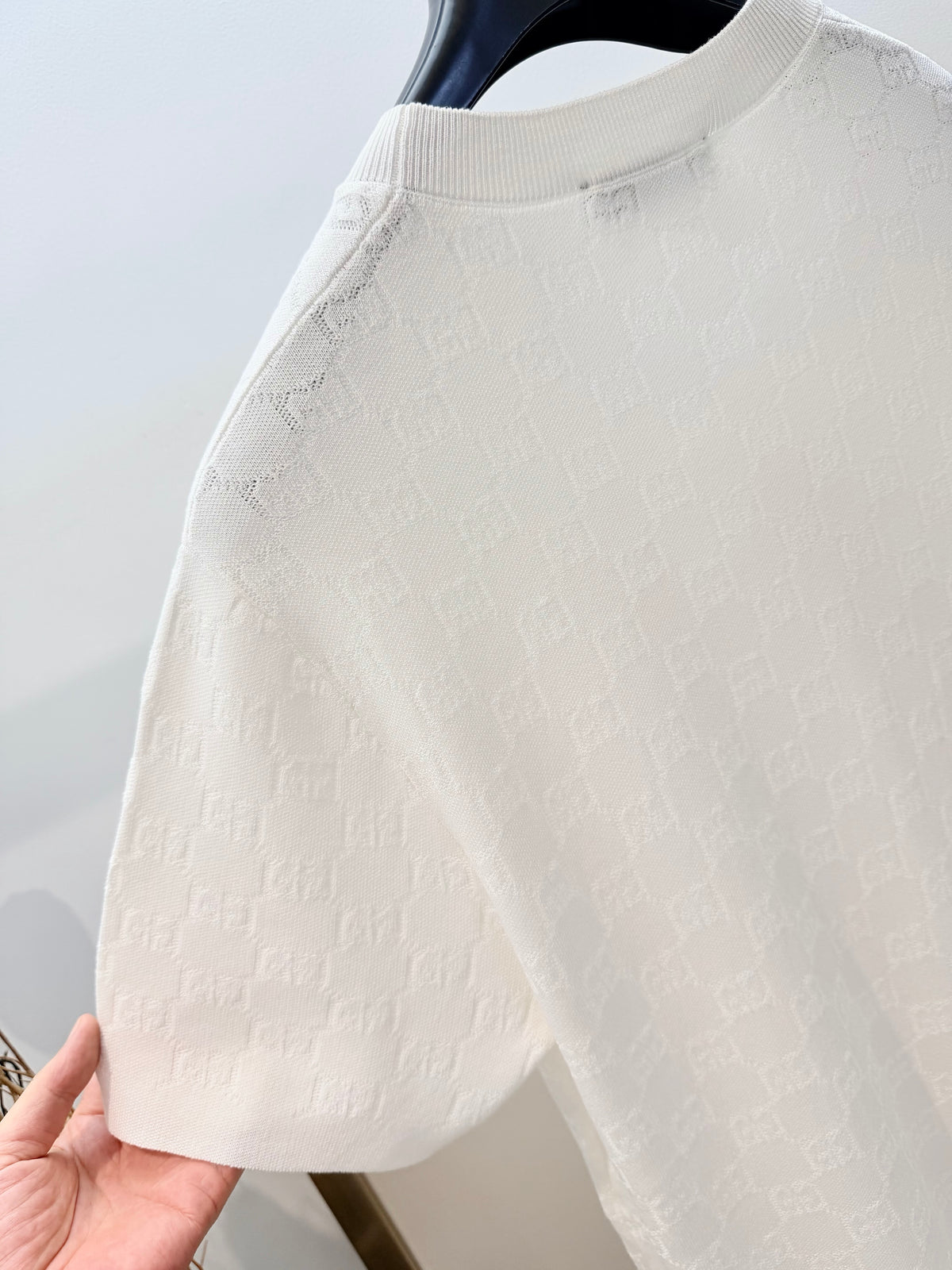 Black and White T-shirts - FashionHype.xyz