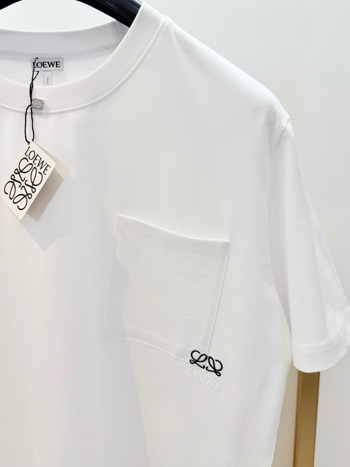 Black and White T-shirts - FashionHype.xyz
