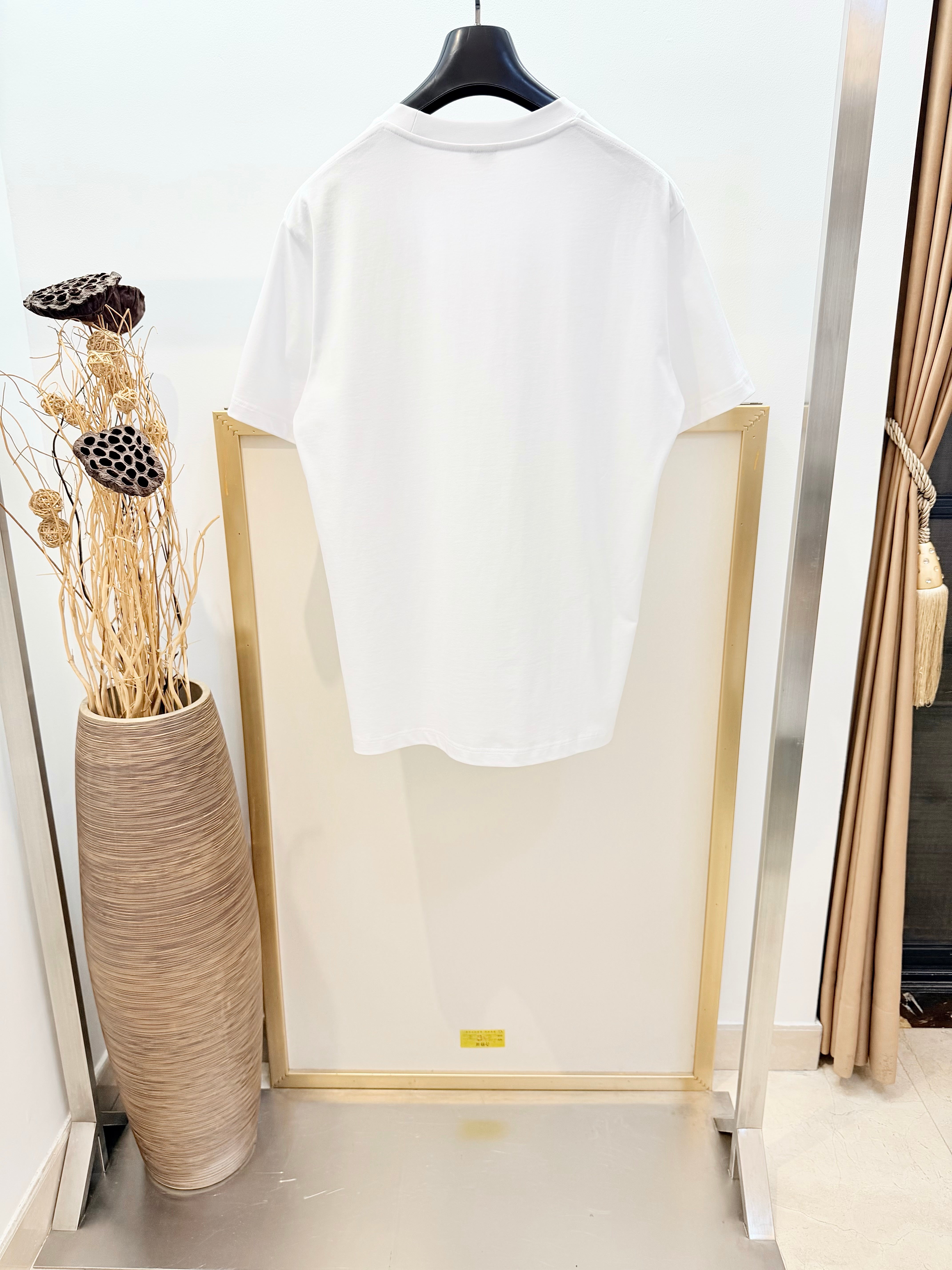 Black and White T-shirts - FashionHype.xyz