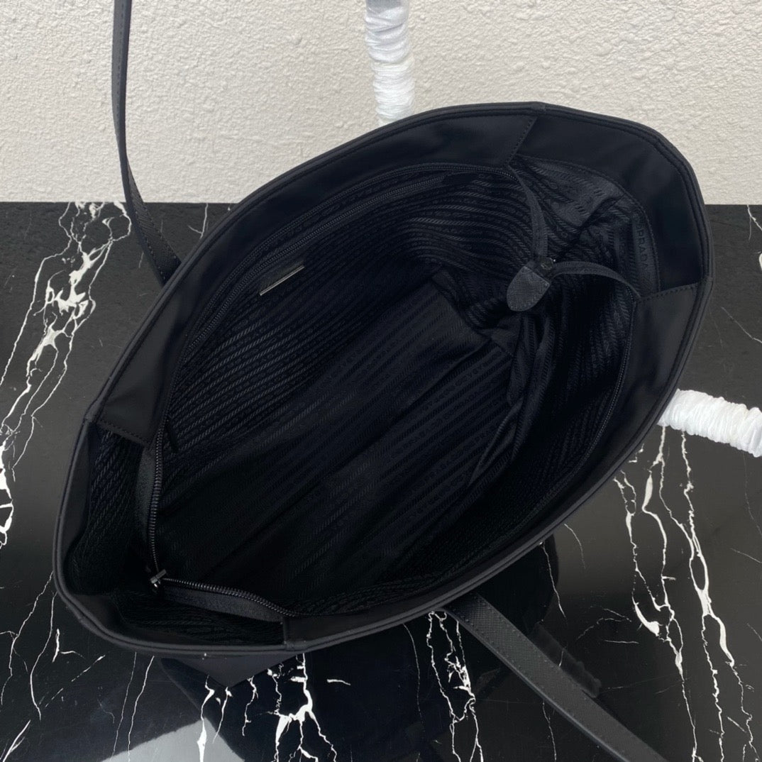 Black Bag - FashionHype.xyz