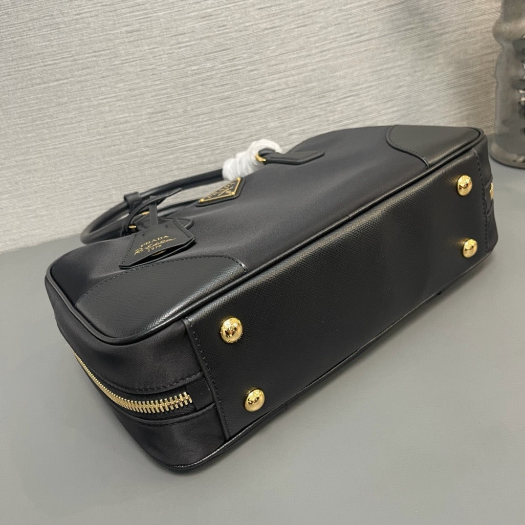 Black Bag - FashionHype.xyz