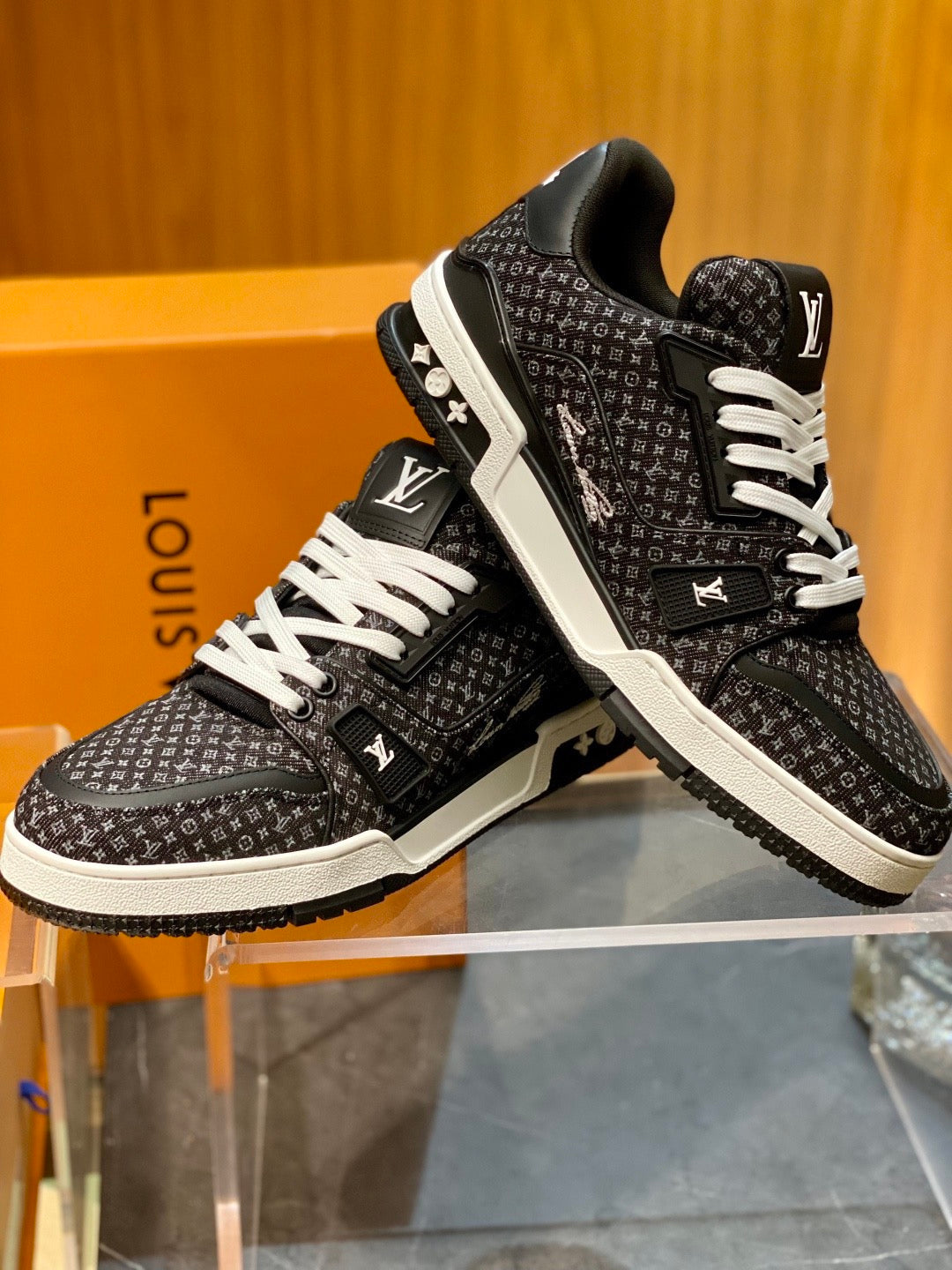 Black and White Shoes - FashionHype.xyz